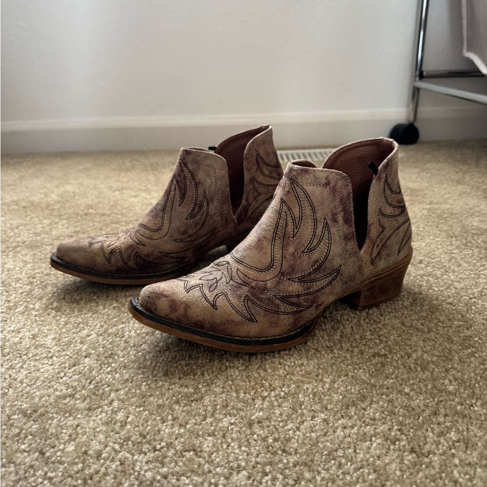 Roper Distressed Brown Ankle Booties